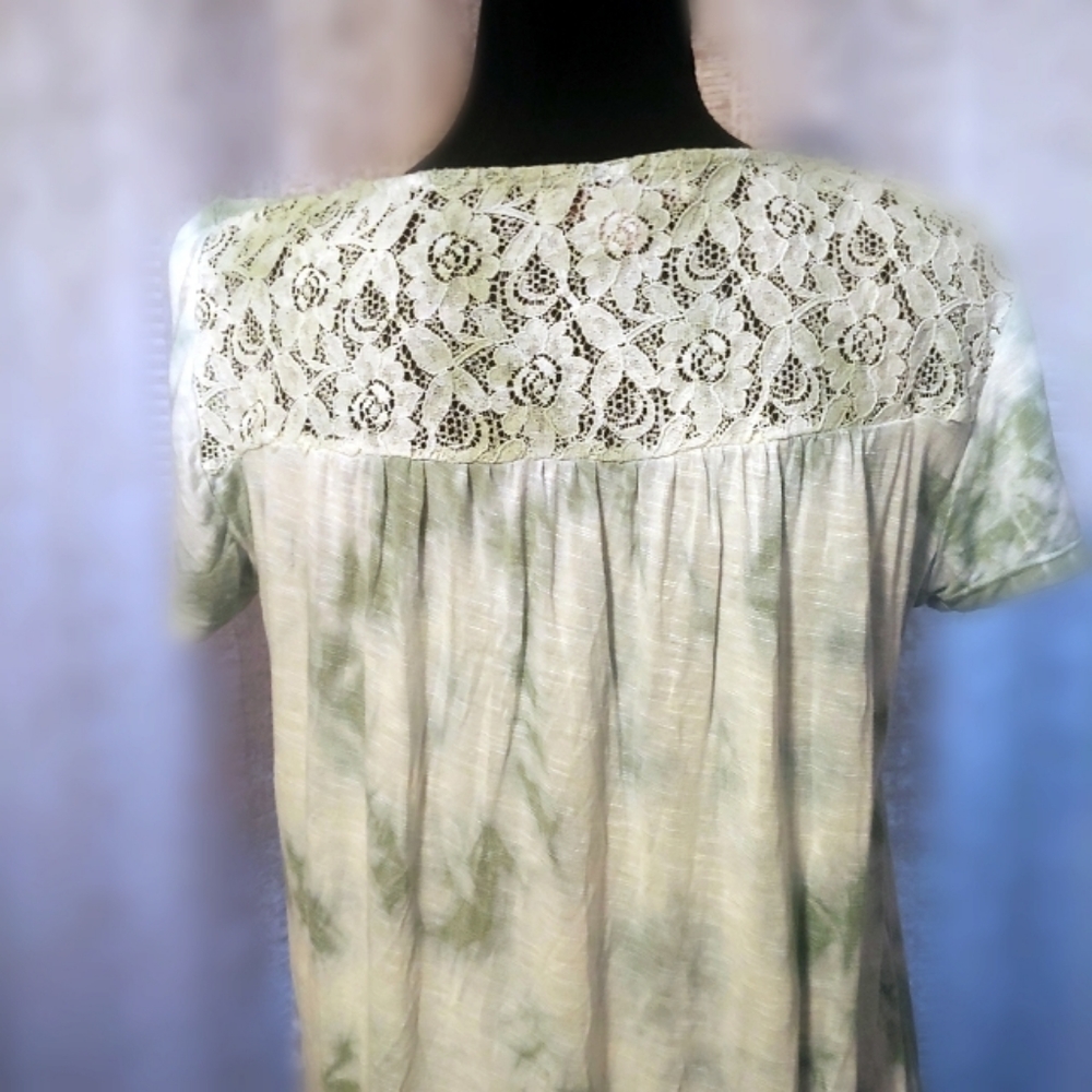 FREE When Bundled! Knox Rose size small tie dye with lace detail